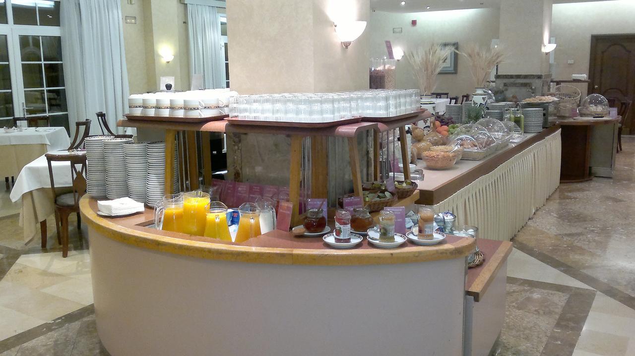 Hotel De Los Faroles Kordoba Zewnętrze zdjęcie
