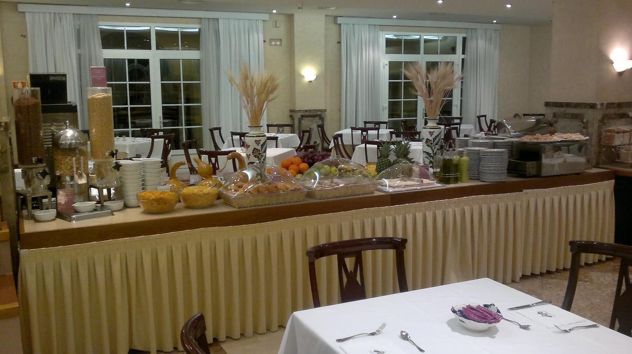 Hotel De Los Faroles Kordoba Zewnętrze zdjęcie