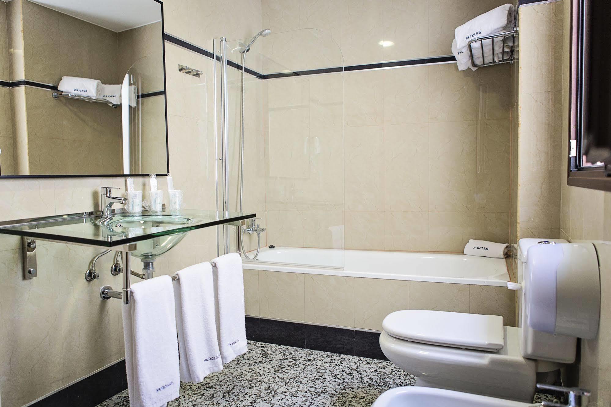 Hotel De Los Faroles Kordoba Zewnętrze zdjęcie